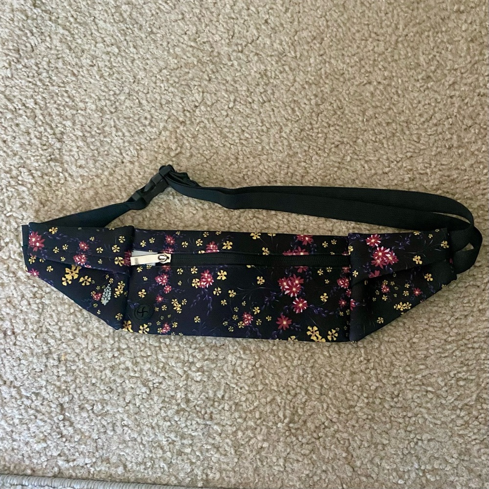 Free People x FP Movement Runner Sling Fanny Pack Bum Bag Floral Black S/M